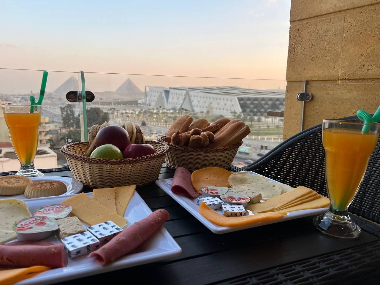 Foto - Asia Pyramids View