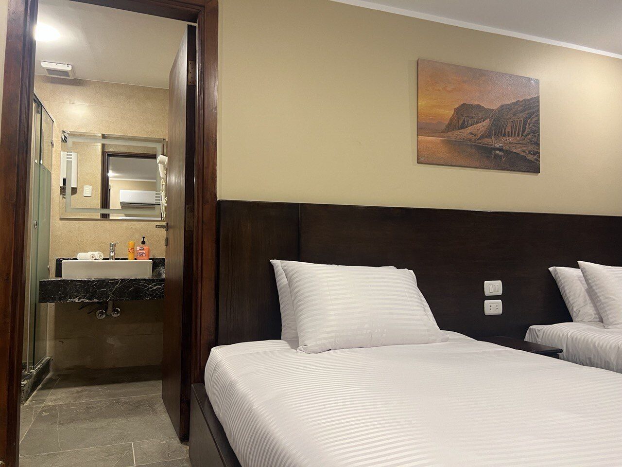 Foto - Asia Pyramids View