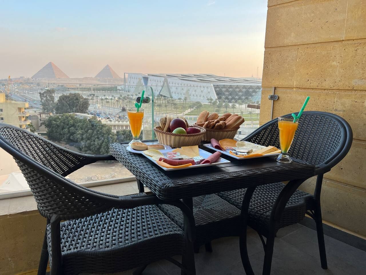 Foto - Asia Pyramids View