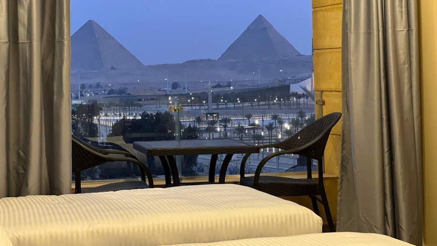 アジア大博物館&ピラミッドビュー