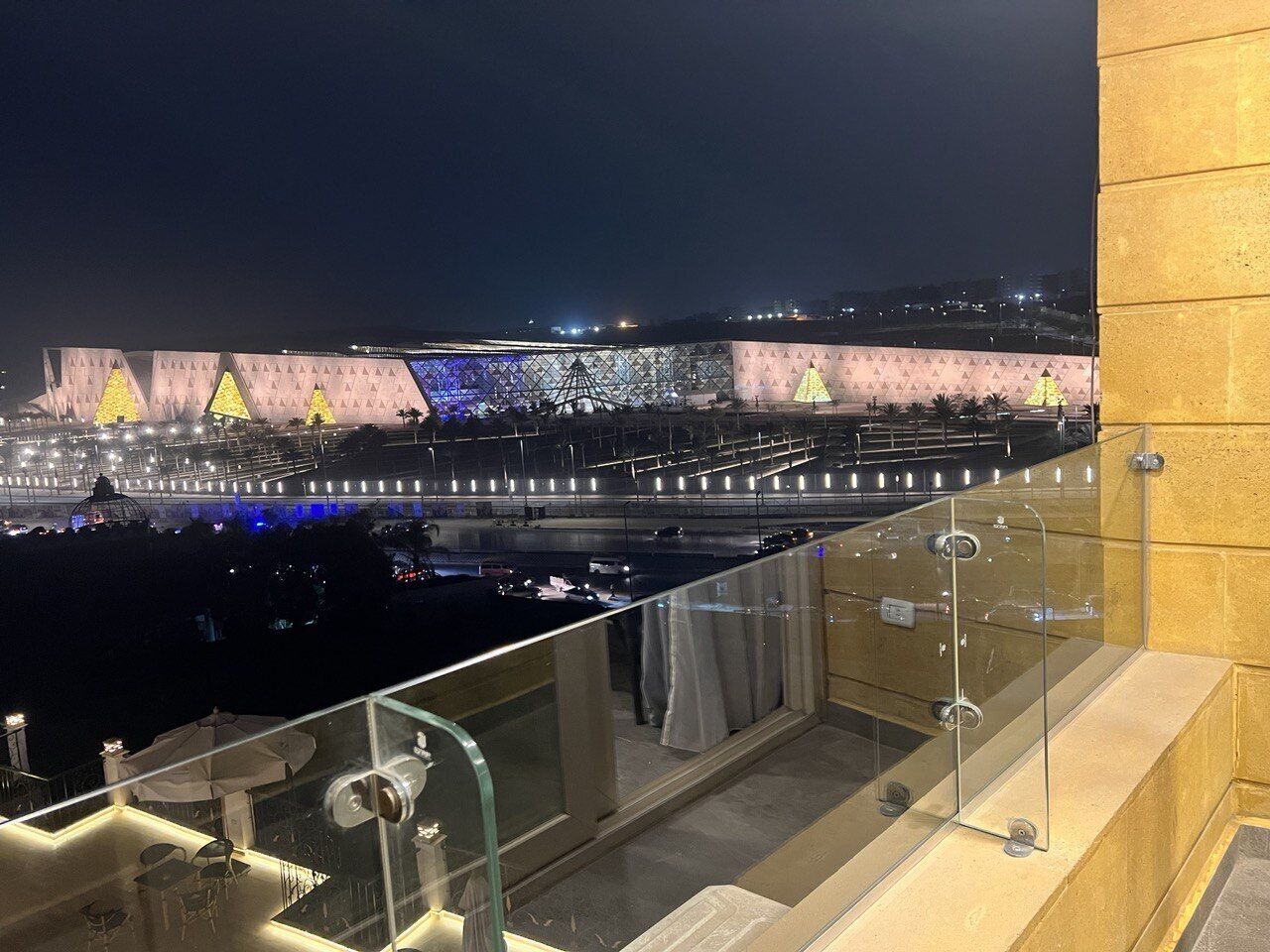 Foto - Asia Pyramids View