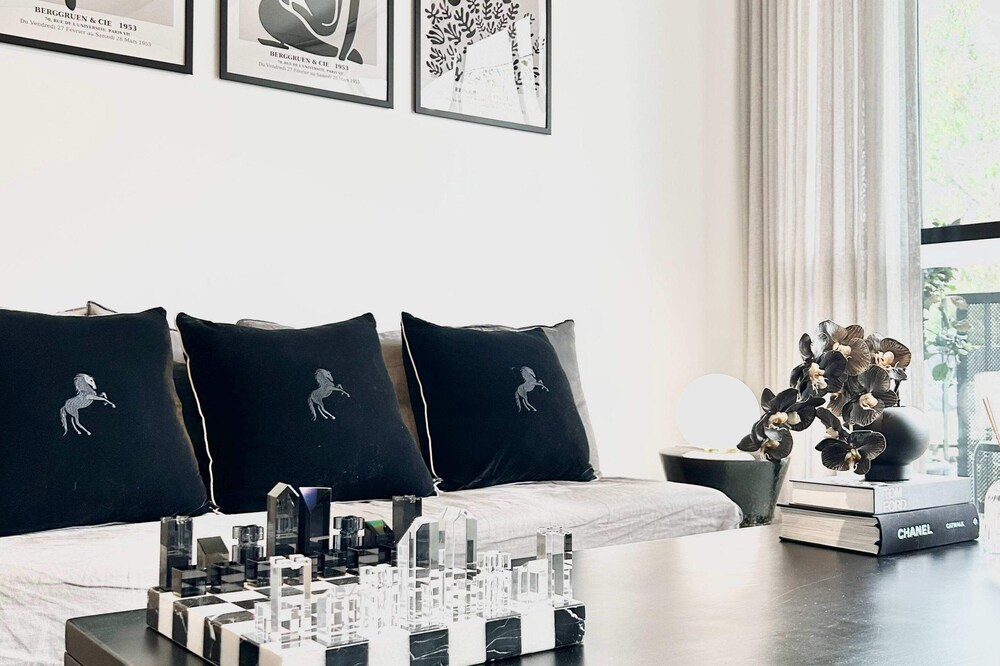 Black Diamond by ParberyProperty