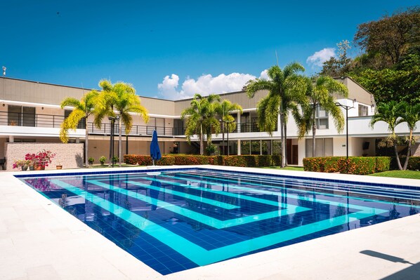 Outdoor pool - Finca California, The Platinium Luxury In Sopetran (Sopetrán)