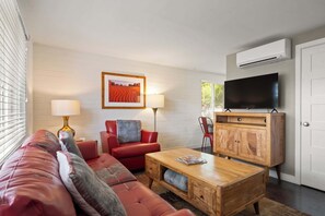 Een televisie en een kantoor