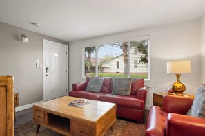 Een televisie en een kantoor