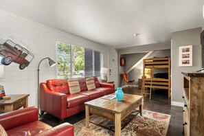 Televisión y oficina 