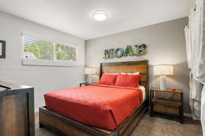 1 soverom, skrivebord, strykejern/-brett og wi-fi