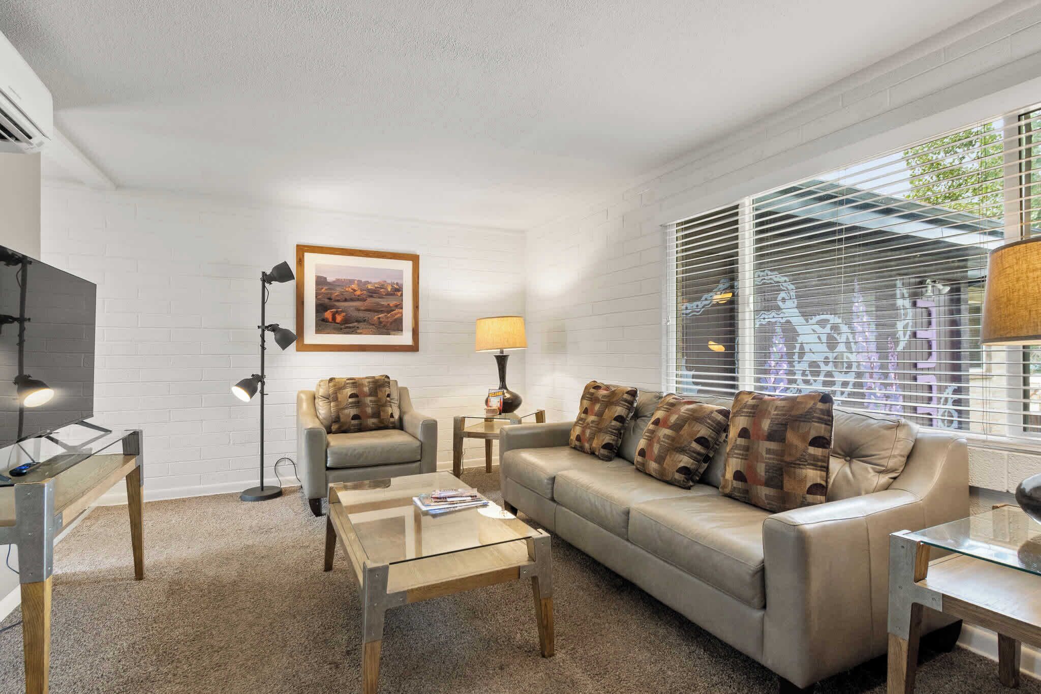 Een televisie en een kantoor