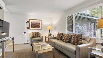 Een televisie en een kantoor