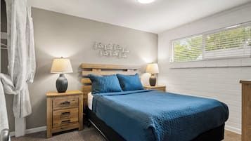 1 slaapkamer, een bureau, een strijkplank/strijkijzer, wifi