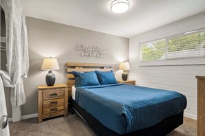 1 slaapkamer, een bureau, een strijkplank/strijkijzer, wifi