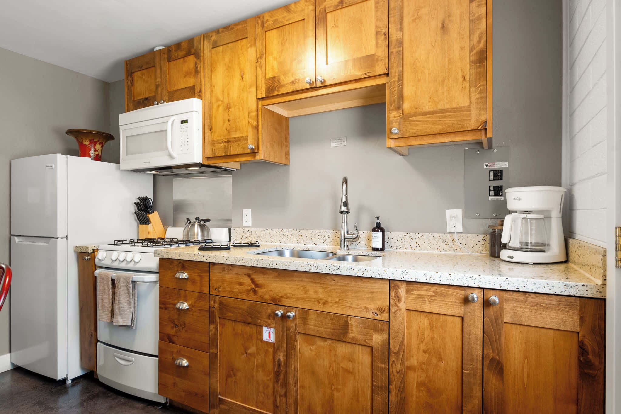 冰箱、微波炉、炉灶、茶具/咖啡用具