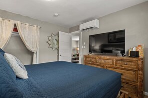 1 bedroom, desk, iron/ironing board, WiFi