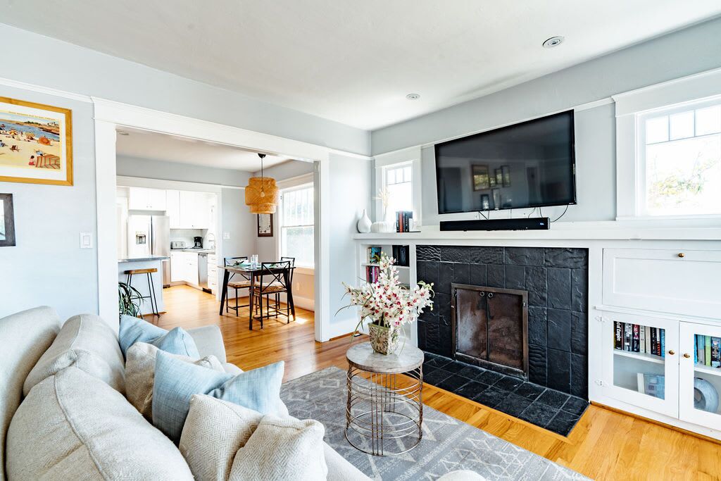 Modern Beach Retreat Walk to Everything