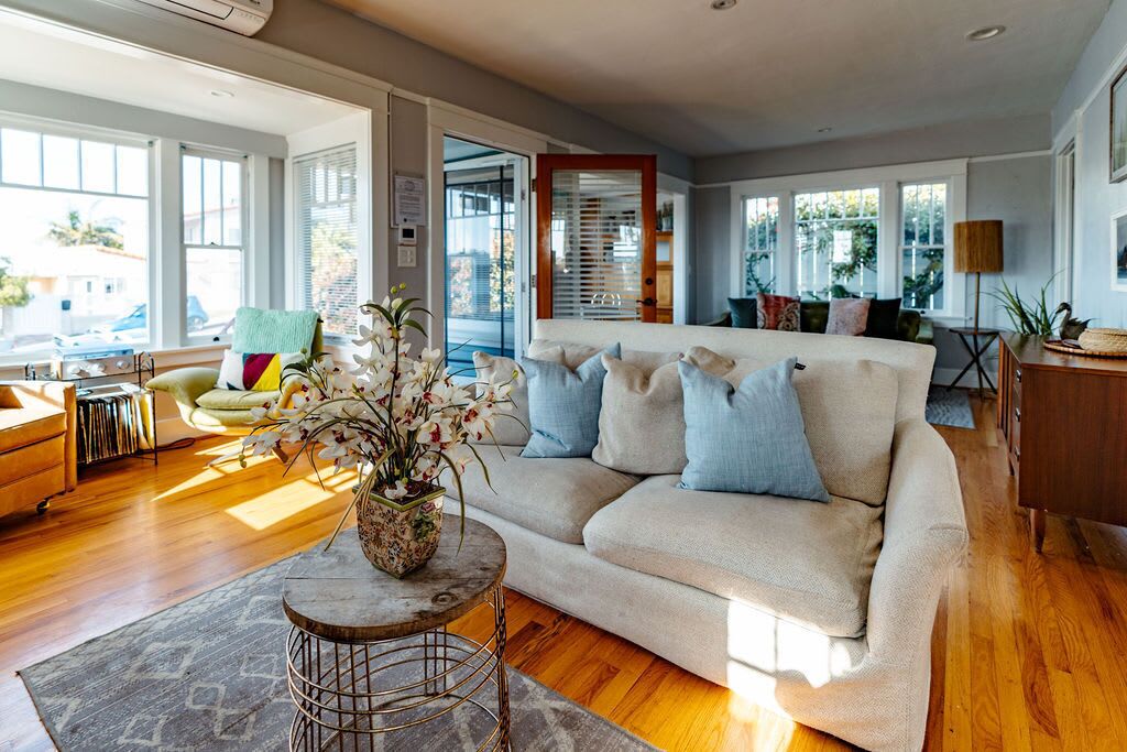 Modern Beach Retreat Walk to Everything