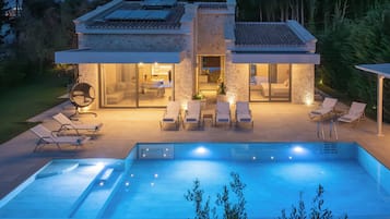 Biệt thự Cao cấp, 5 phòng ngủ, không hút thuốc, hồ bơi riêng | Hiên