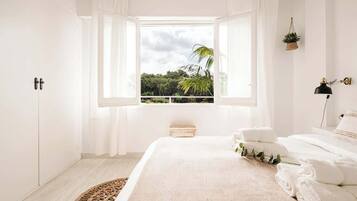 1 chambre, fer et planche à repasser