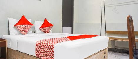 Standard Double Room | Desk, free WiFi, bed sheets