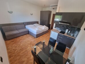 Estudio estándar, 1 habitación, para no fumadores | Ropa de cama hipoalergénica y camas Select Comfort 