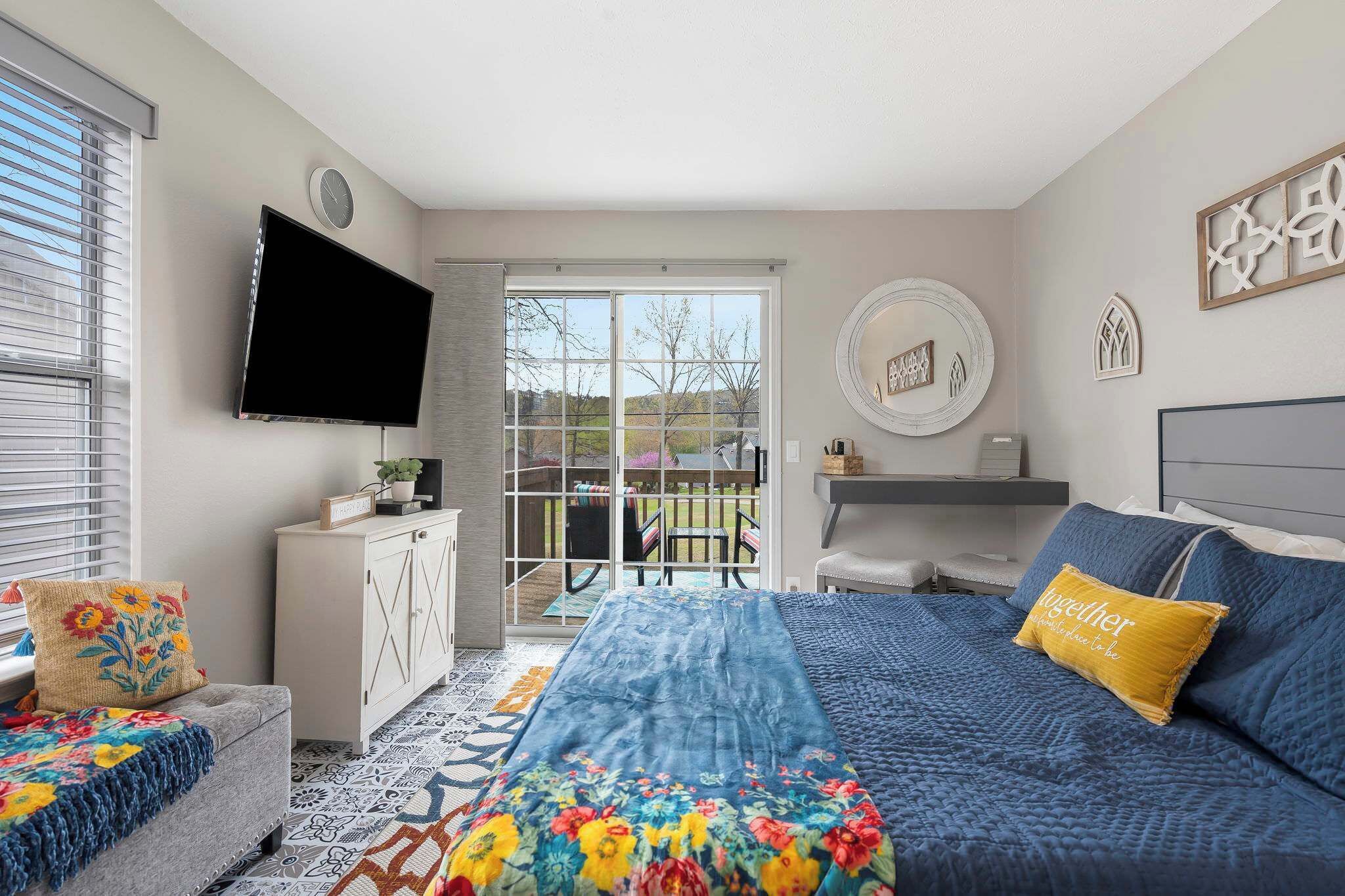 Studio Suite, 1 Queen Bed, Balcony, Golf View (Happy Place Hideaway) | 1 bedroom, WiFi (free), individually decorated, individually furnished