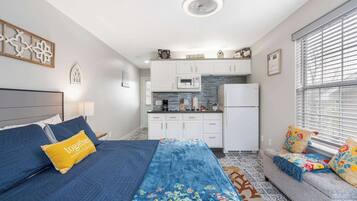 Studio Suite, 1 Queen Bed, Balcony, Golf View (Happy Place Hideaway) | 1 bedroom, individually decorated, individually furnished, free WiFi