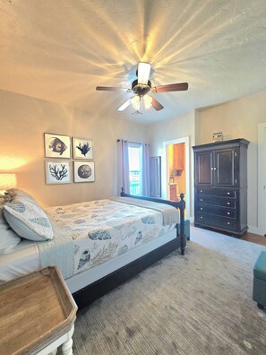 4 bedrooms, iron/ironing board, WiFi, bed sheets