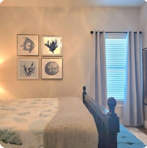 4 bedrooms, iron/ironing board, WiFi, bed sheets