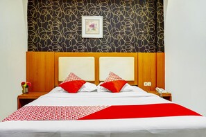 Kamar Double Standar | Meja kerja, ruang kerja ramah laptop, Wi-Fi gratis, dan seprai linen