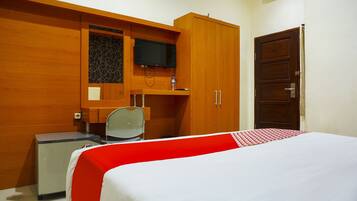 Standard Double Room | Desk, laptop workspace, free WiFi, bed sheets