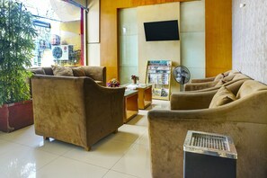 Lobby - OYO Flagship 91245 Rika Hotel Makassar (Makassar)