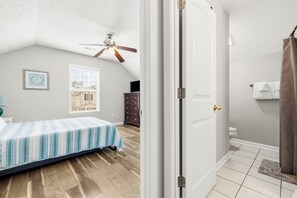 2 bedrooms, WiFi (free), bed sheets