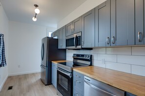 Fridge, microwave, stovetop, dishwasher - Modern Family Home in Mason w/ Backyard + Fire Pit (Mason)