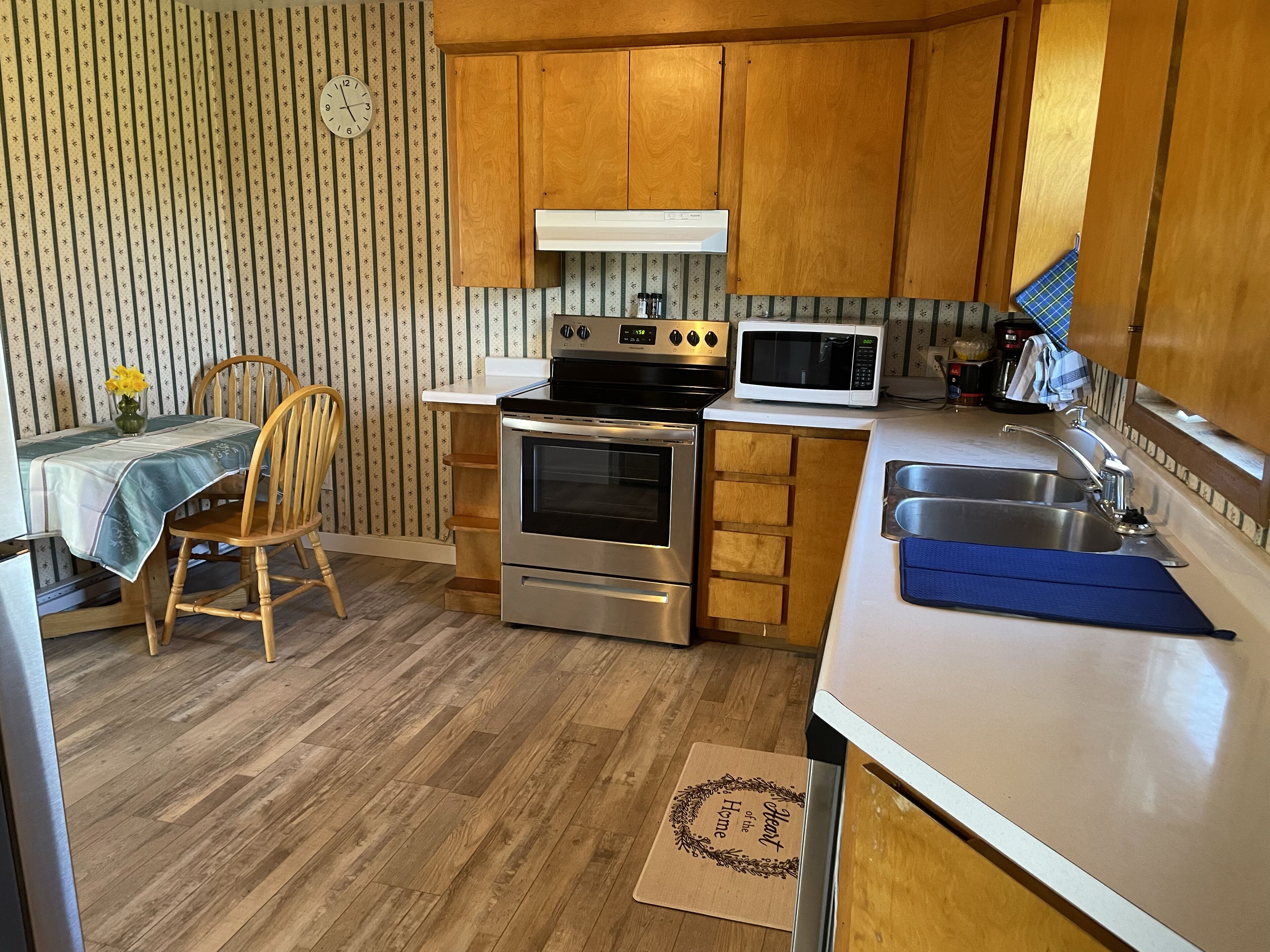 Newly Renovated 4 Bedroom 2 Bathroom Beachhouse Close to Mavillette Beach