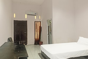 Standard Twin Room | Free WiFi, bed sheets