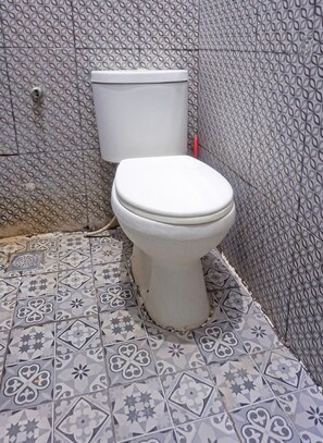 Standard Twin Room | Bathroom