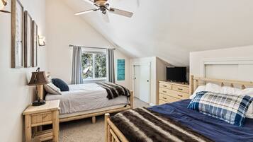 Cabin, Multiple Beds, Balcony, Mountain View | 4 bedrooms, individually decorated, individually furnished, free WiFi