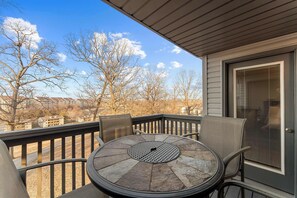 Condo, Multiple Beds, Balcony, Golf View (Golf Course Escape) | Outdoor dining