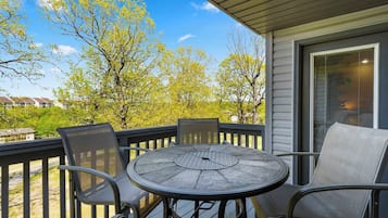 Leilighet, flere senger, balkong, utsikt mot golfbane (Golf Course Escape) | Utendørsservering