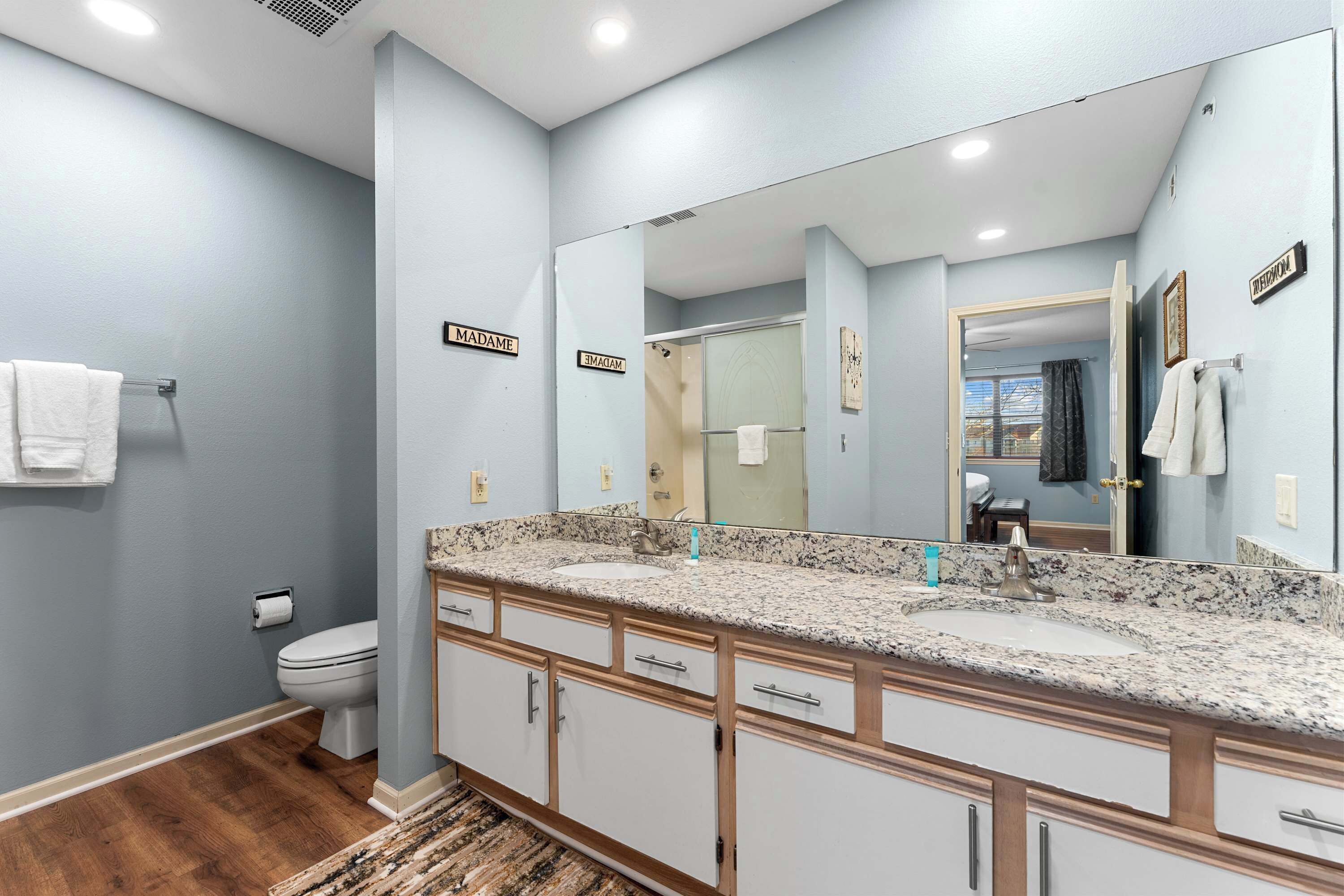 Condo, Multiple Beds, Balcony, Golf View (Golf Course Escape) | Bathroom | Combined shower/tub, hair dryer, towels