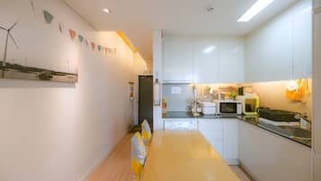 Basic Room | In-room dining