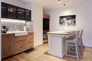 Oven, dishwasher