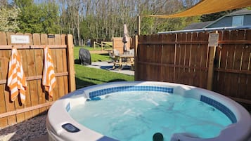 Bain à remous extérieur