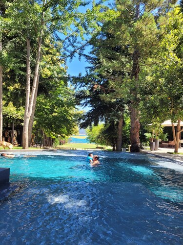 Casona del Lago "lodge Pehuén Colbún"