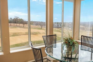 Dining - Glory Daze - Overlooking the Golf Course! (Branson)
