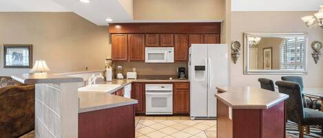 Apartment, Mehrere Betten, Terrasse, Blick auf den Golfplatz (Glory Daze) | Eigene Küche