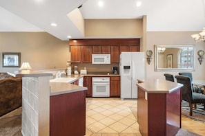 Condo, Multiple Beds, Patio, Golf View (Glory Daze) | Private kitchen