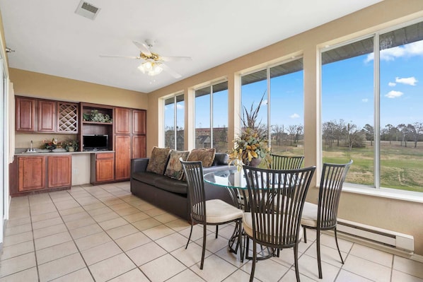 Condo, Multiple Beds, Patio, Golf View (Glory Daze) | Living area