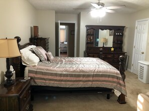 3 bedrooms, iron/ironing board, WiFi, bed sheets