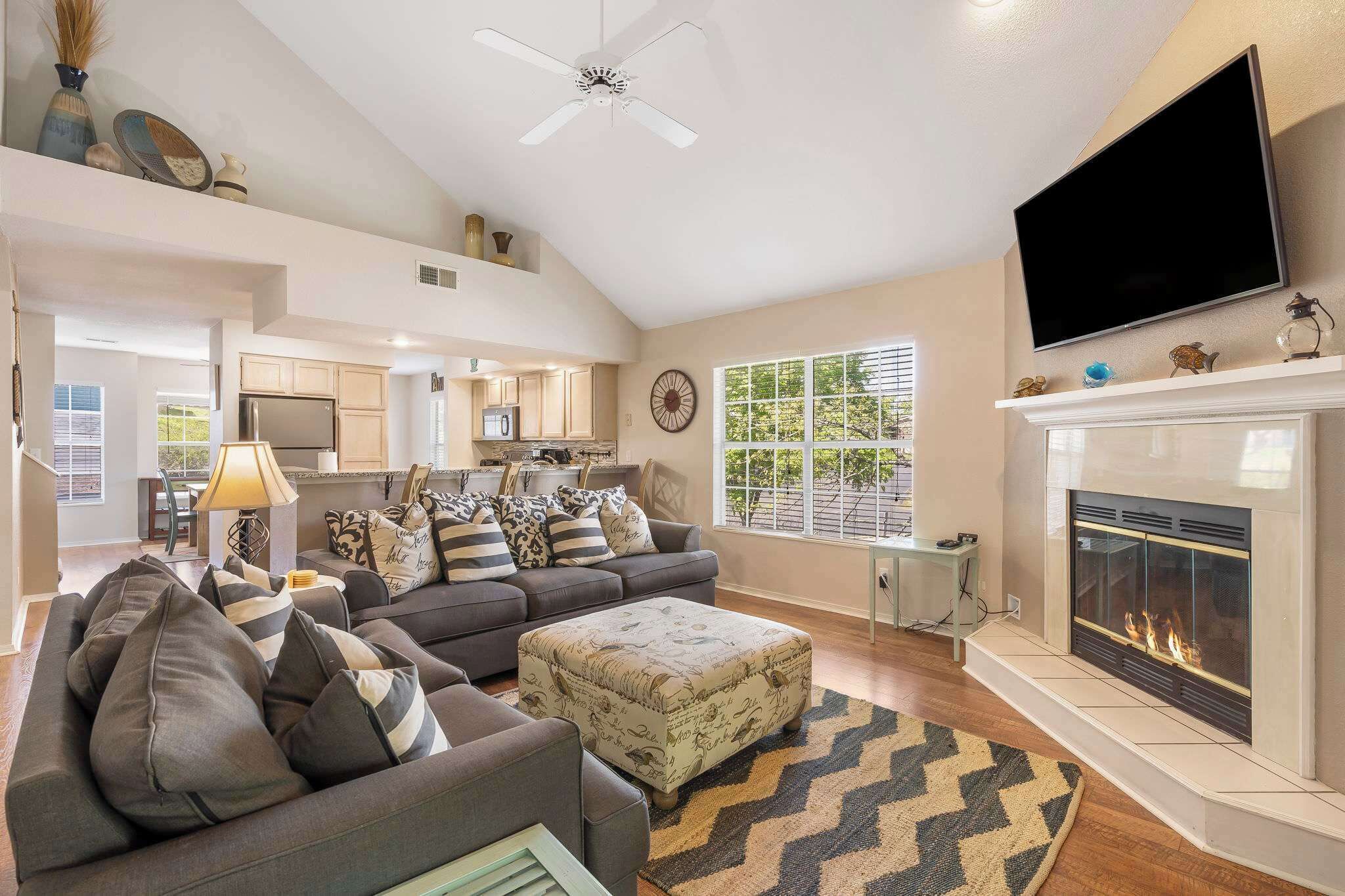 Condo, Multiple Beds, Fireplace, Garden View (Garden View Escape) | Living area | 42-inch flat-screen TV with digital channels, fireplace