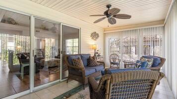 Condo, Multiple Beds, Fireplace, Garden View (Garden View Escape) | Living area | 42-inch flat-screen TV with digital channels, fireplace